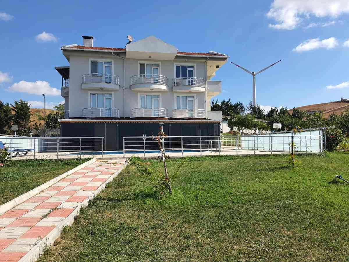 B.çekmece Celaliyede Satılık Vatandaşlığa Uygun Arsa+Villa