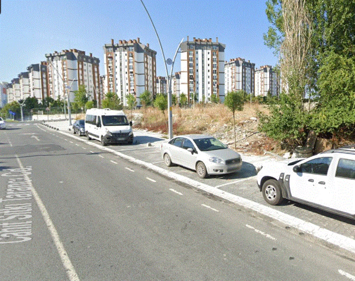Arnavutköy'de Satılık Köşe Başı  Arsa
