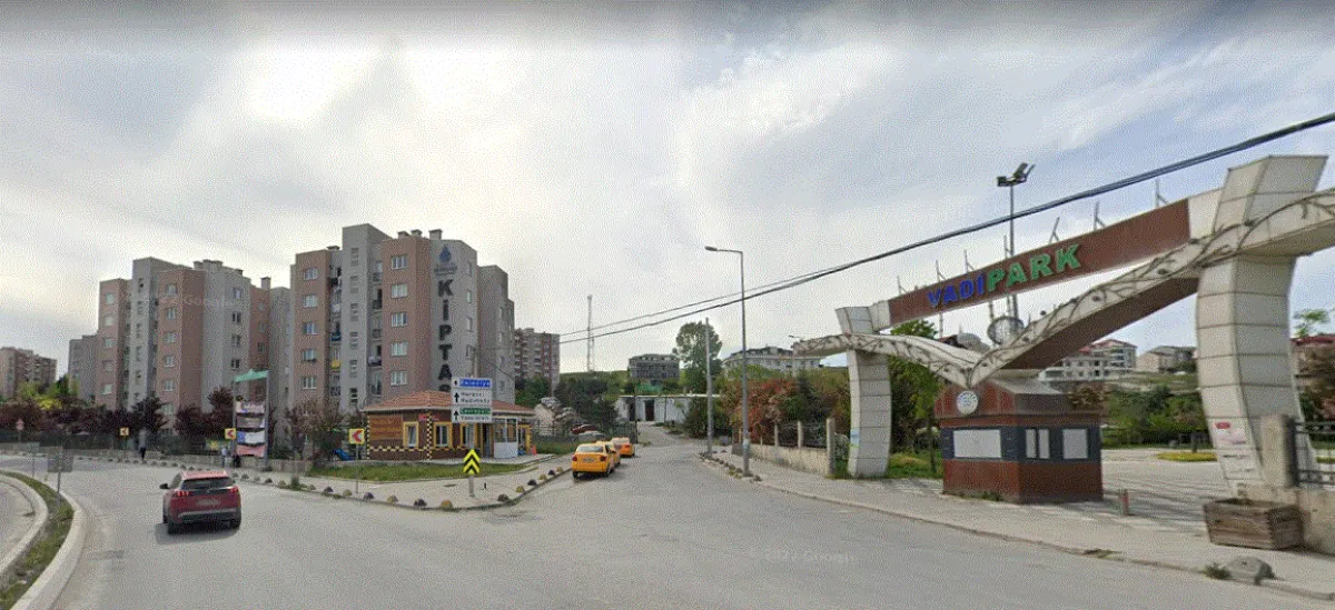 Arnavutköy'de 3 Kat İmarlı Satılık Arsa - Büyük 0