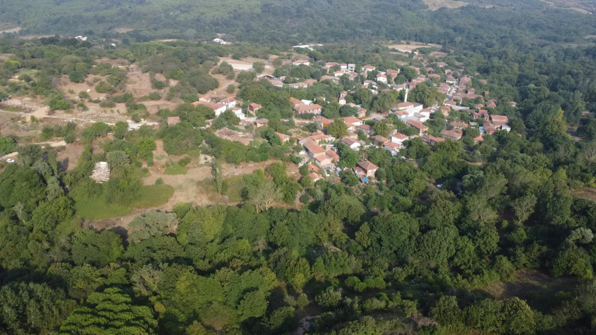 BALIKESİR ERDEK YUKARI YAPICIDA SATILIK KÖY İÇİ İMARLI ARSA