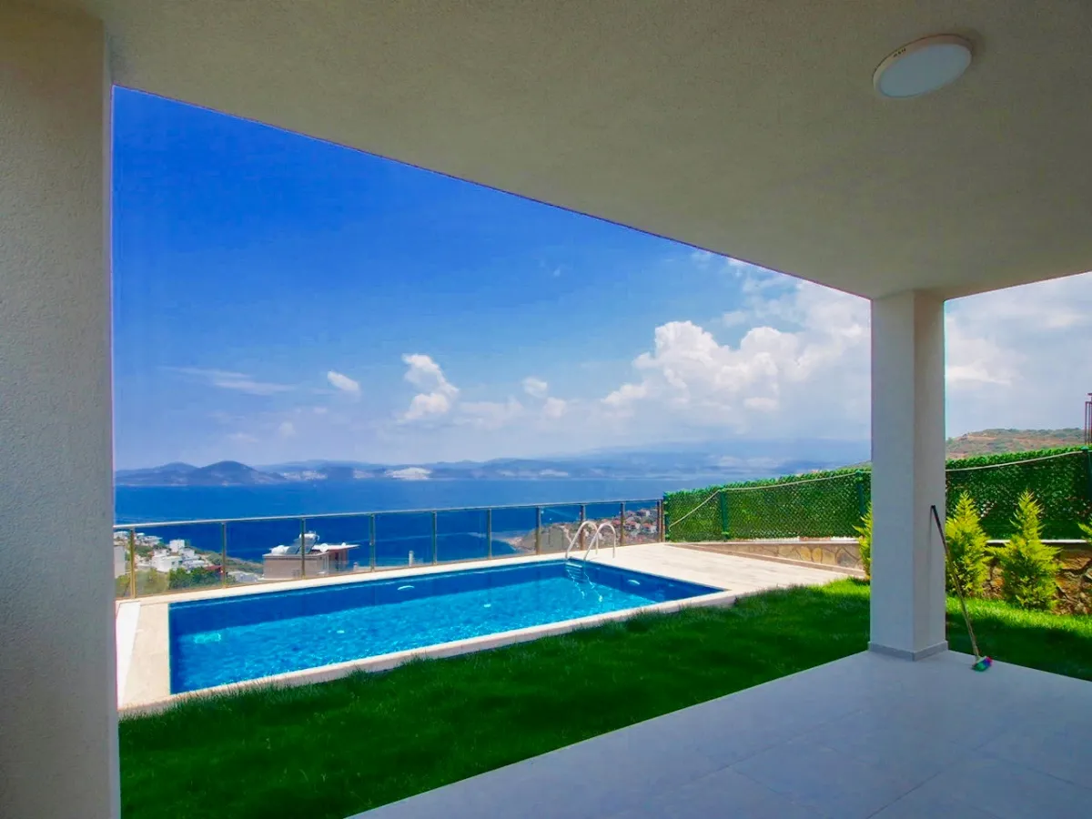 müstakil yeni villa eşsiz manzaralı özel plajlı koyu olan lüks ev - Büyük 1