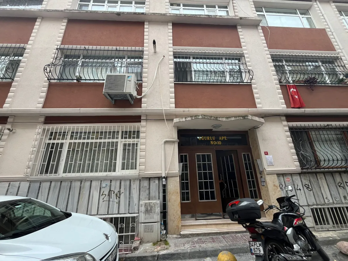 Hırka-i Şerif Mahallesinde 2+1 Ara Kat Kiralık Daire