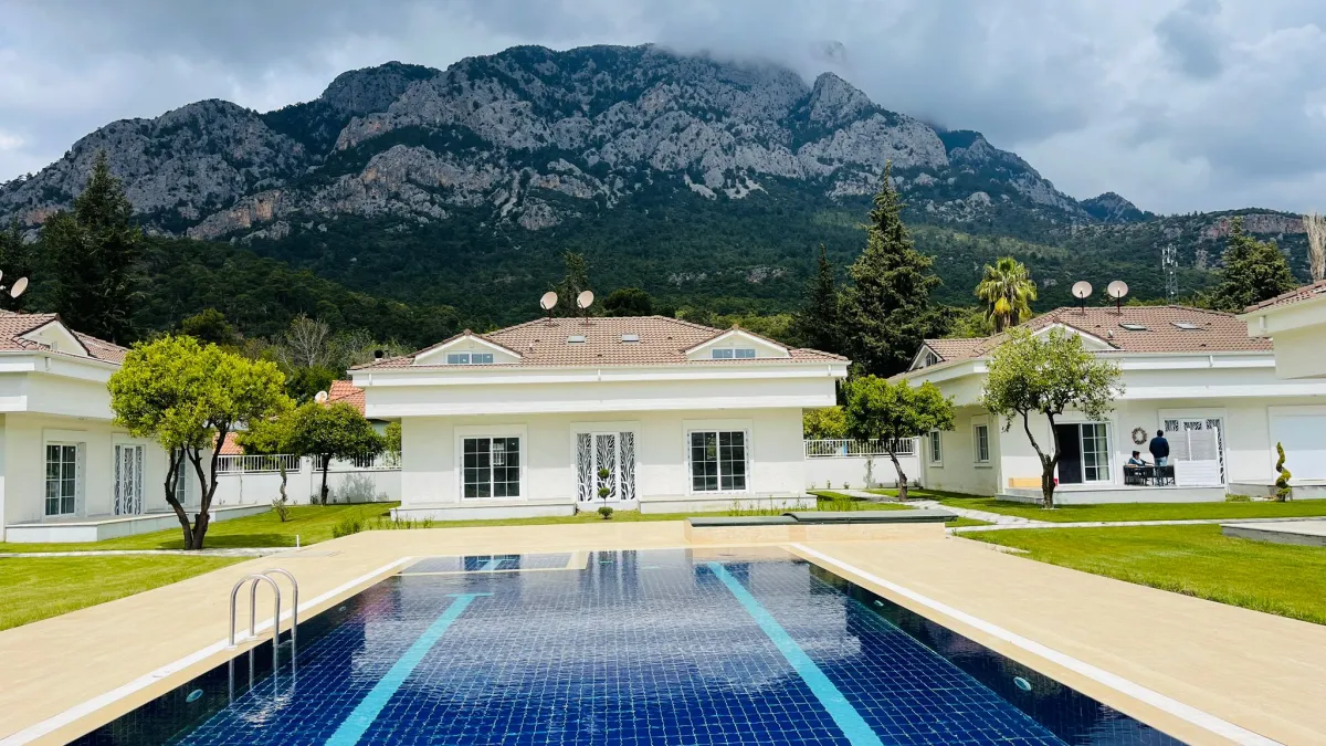 Kemer Arslanbucak'ta Site İçerisinde Satılık İkiz Villa