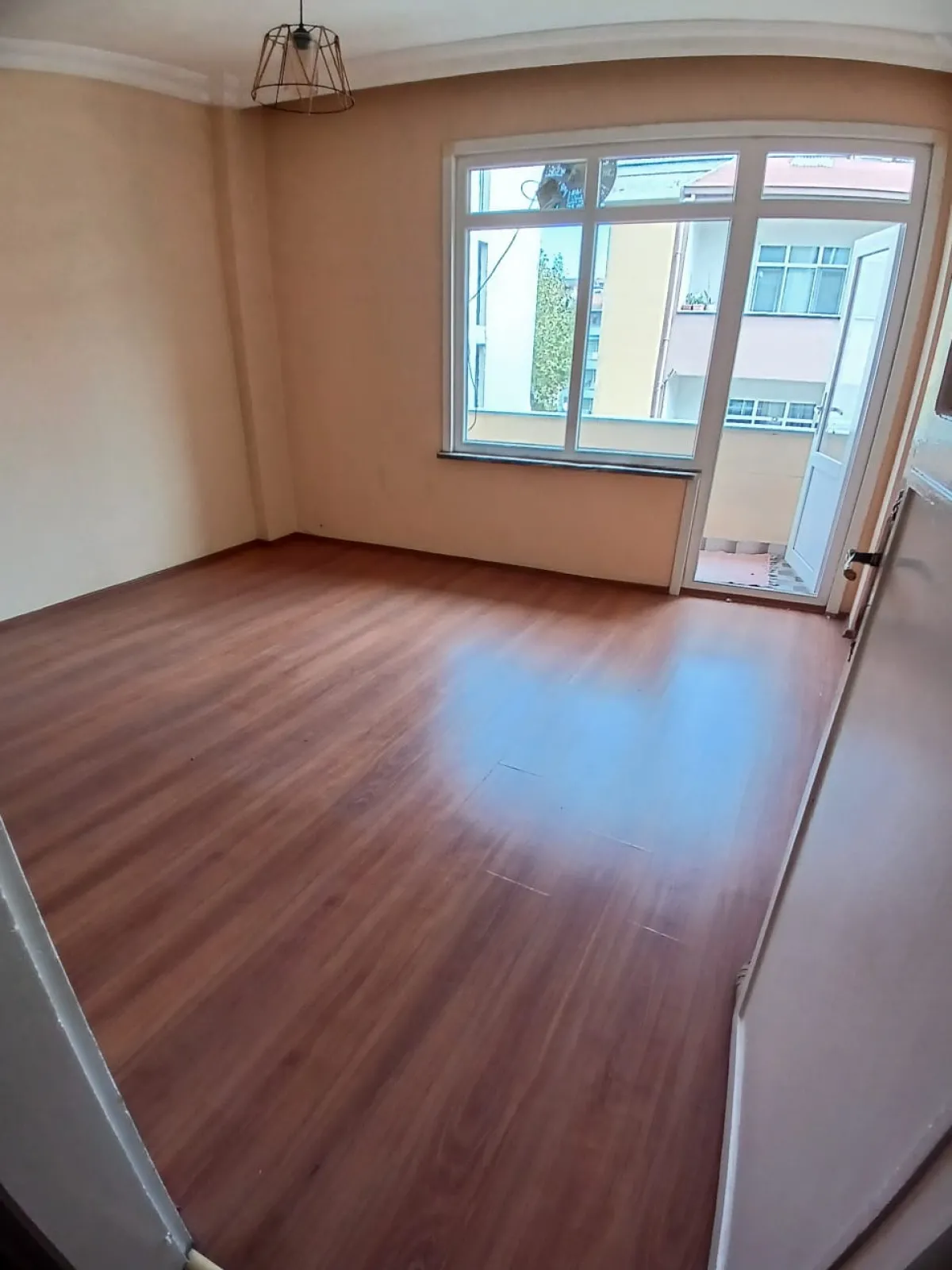 SEFAKÖY KEMALPAŞA MAH.KİRALIK DAİRE 3+1 METROBÜSE 5-6 DAMLA EMLAK