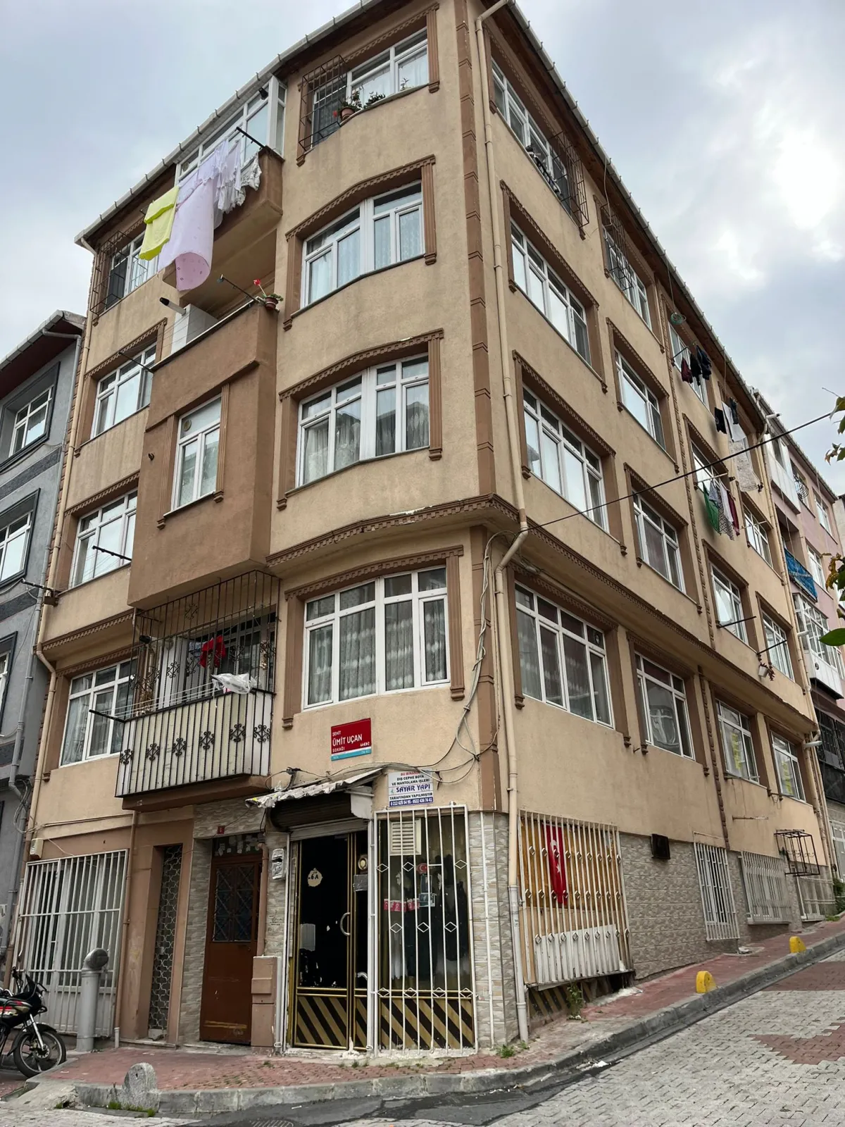 Fatih'de 3.Kat Çift Cepheli 2+1 Kat Mülkiyetli SATILIK DAİRE