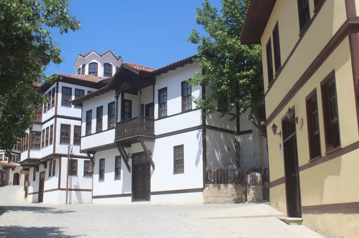 AKSU MAHALLESİNDE YAYLA HAVASINDA MÜKEMMEL MANZARALI 1771 M²ARSA - Büyük 7