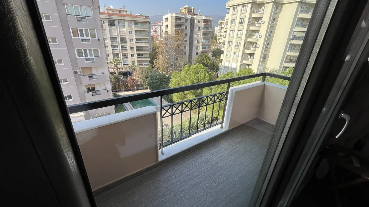 Bornova Evka-3'te Site İçinde Geniş ve Ferah Daire - Büyük 18